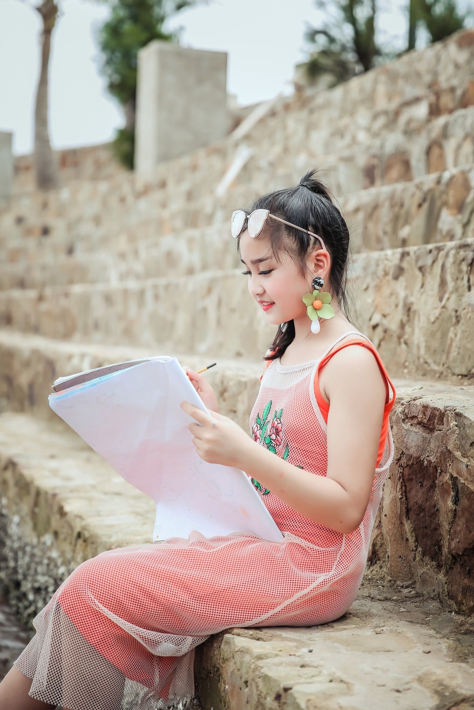 NTK Tạ Linh Nhân cho ra đời BTS từ ý tưởng hội họa của á hậu nhí Khánh Linh - 8 NTK Tạ Linh Nhân cho ra đời BTS từ ý tưởng hội họa của á hậu nhí Khánh Linh - 8