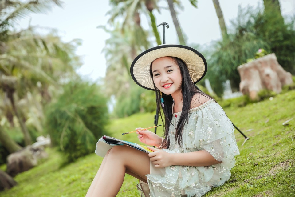 NTK Tạ Linh Nhân cho ra đời BTS từ ý tưởng hội họa của á hậu nhí Khánh Linh - 9 NTK Tạ Linh Nhân cho ra đời BTS từ ý tưởng hội họa của á hậu nhí Khánh Linh - 9