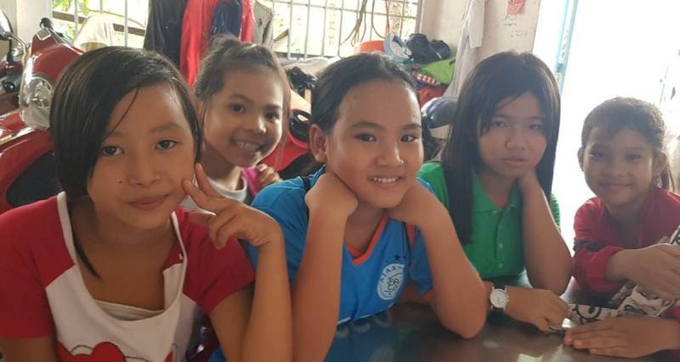 Bà giáo dành trọn cuộc đời “nâng bước” học trò nghèo - 4 Có nhiều em học trò theo học miễn phí ở nhà cô Son suốt nhiều năm liền