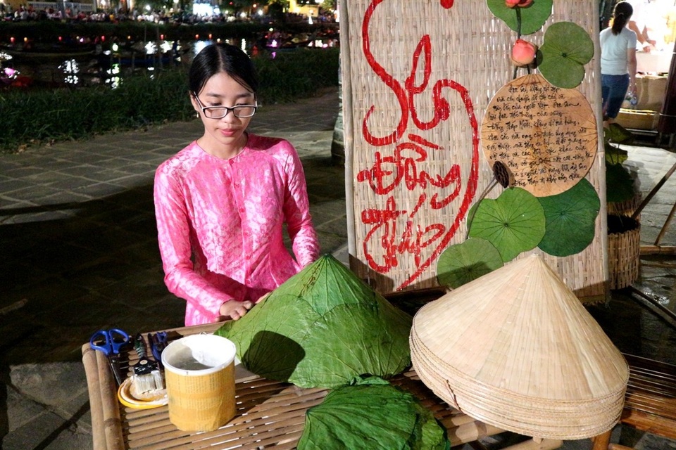 Bế mạc “Những ngày văn hóa Nhật Bản tại Quảng Nam” - 12 Các nghệ nhân đến từ tỉnh Đồng Tháp biểu diễn lần cuối trước khi bế mạc kết thúc những ngày giao lưu đầy ý nghĩa