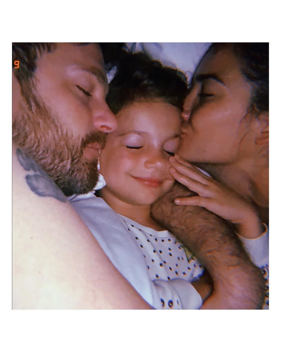 Thiên thần nội y mang bầu lần 2 - 3
Chân dài của hãng Victorias Secret kết hôn với ca sỹ của nhóm Kings of Leon - Caleb Followill vào năm 2011