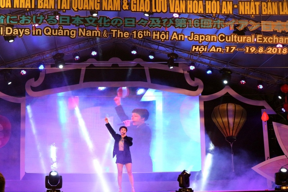 Bế mạc “Những ngày văn hóa Nhật Bản tại Quảng Nam” - 8 Ca sĩ Miu Lê khuấy động sân khấu bằng hai tiết mục “Còn tuổi nào cho em” và “Mình yêu từ bao giờ”