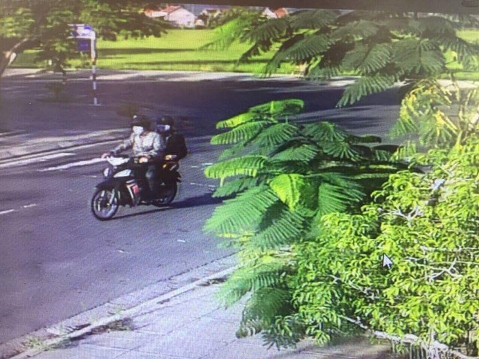 Đã nhận diện được 2 đối tượng cướp hàng chục cây vàng - 1 Hai nghi can được 1 camera ghi lại (ảnh CA tỉnh Phú Yên cung cấp)