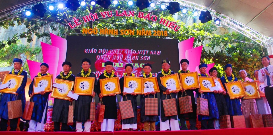 Xúc động lễ tri ân đấng sinh thành trong mùa vu lan - 5 Lễ mừng thọ các cụ cao niên