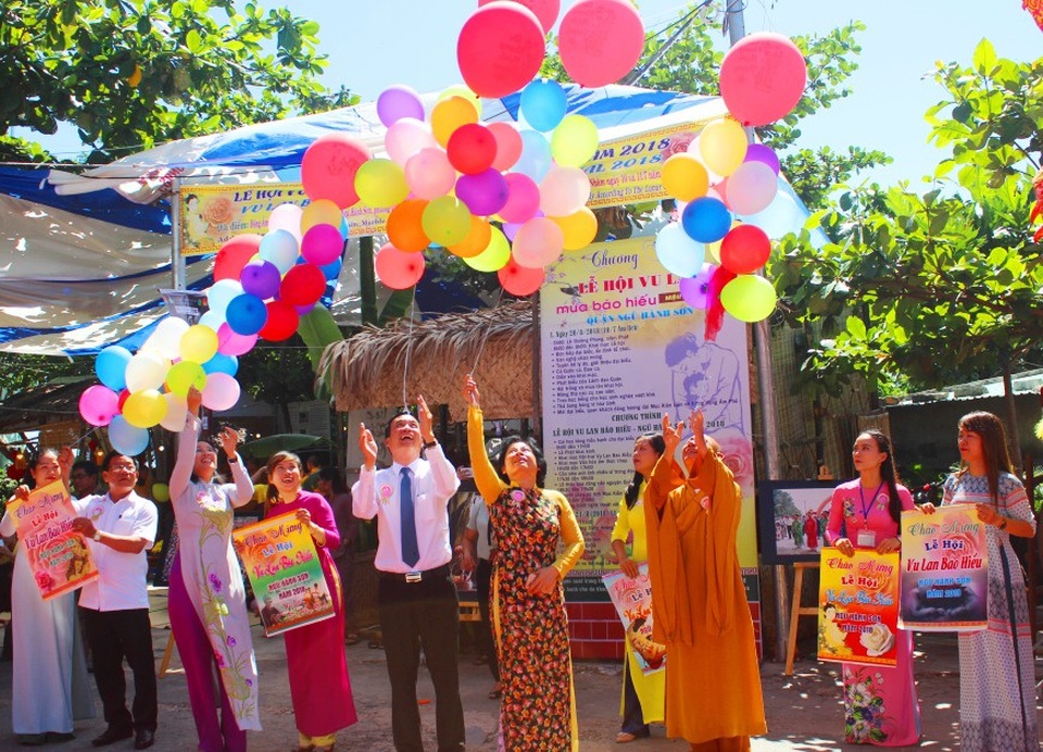 Xúc động lễ tri ân đấng sinh thành trong mùa vu lan - 1 Lễ vu lan báo hiếu 2018 tại danh thắng Ngũ Hành Sơn - Đà Nẵng vừa khai mạc ngày 20/8