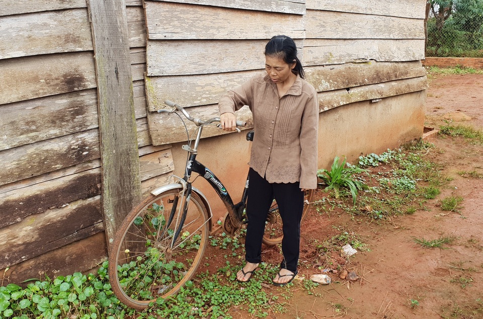 “Chị không muốn chết, con trai chị còn nhỏ dại lắm !” - 6 … và có một chiếc xe đạp mới để con không phải đi bộ đi học