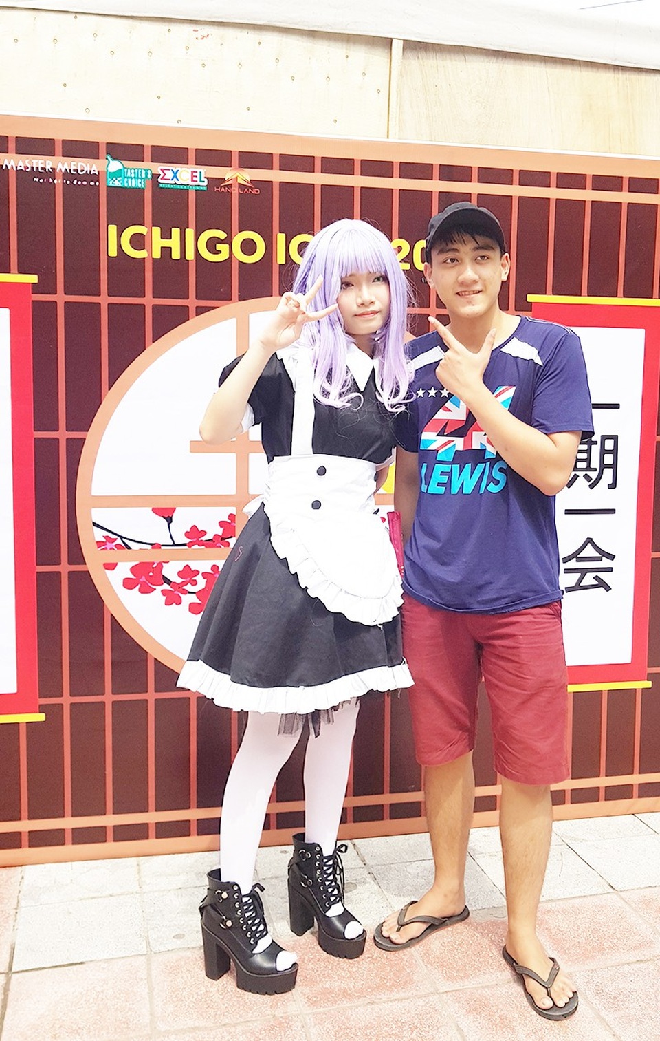 Cosplay Hà thành khoe khả năng chịu nóng đáng nể - 11
Tóc giả là một phụ kiện không thể thiếu của các cosplayer, nên hầu hết đều phải chịu nóng để đội