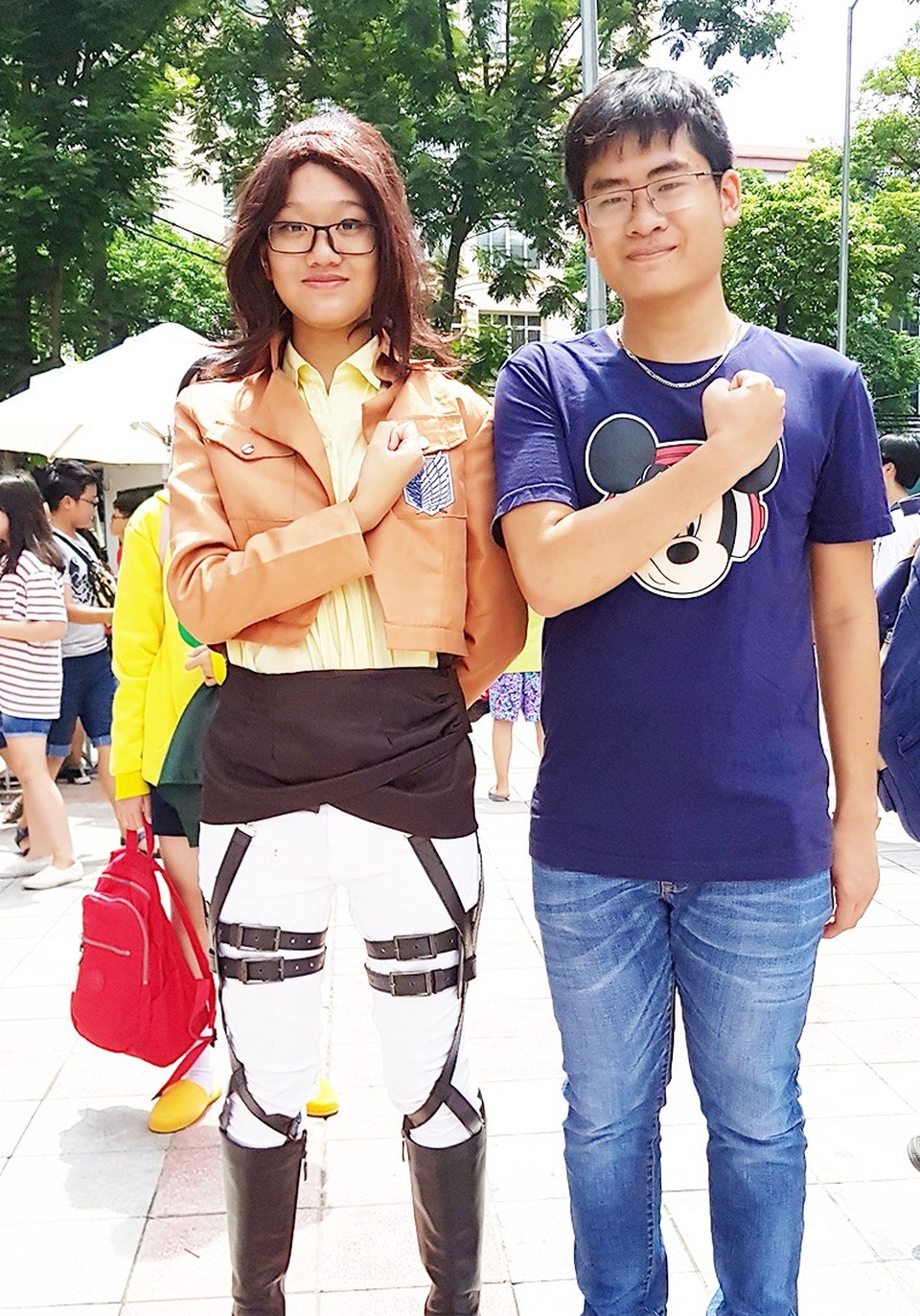 Cosplay Hà thành khoe khả năng chịu nóng đáng nể - 12
Các cosplayer khiến tất cả những ai có mặt tại lễ hội phải “tròn mắt” ngạc nhiên vì khả năng chịu nóng “đáng nể”.