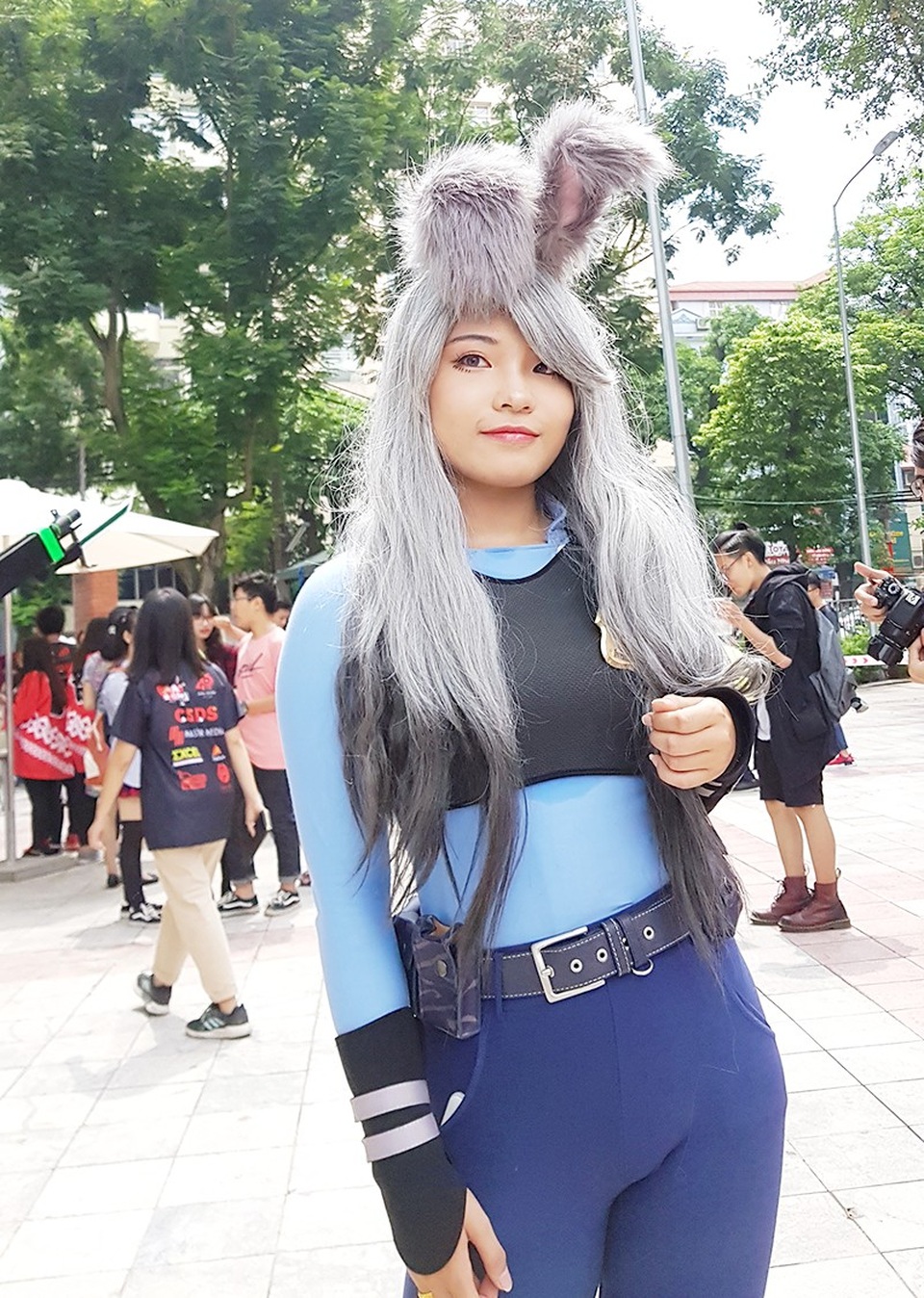 Cosplay Hà thành khoe khả năng chịu nóng đáng nể - 3
Nữ cosplayer chia sẻ bộ đồ này trị giá khoảng 1 triệu, là một số tiền khá lớn đối với một học sinh lớp 10, tuy nhiên vì đam mê nên cô vẫn cố gắng tích cóp để mua.