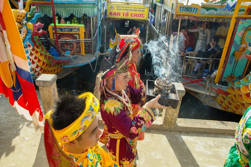 Cung kính rước lễ