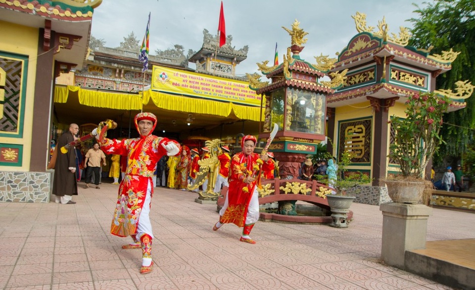 Những nghi thức tế lễ bắt đầu