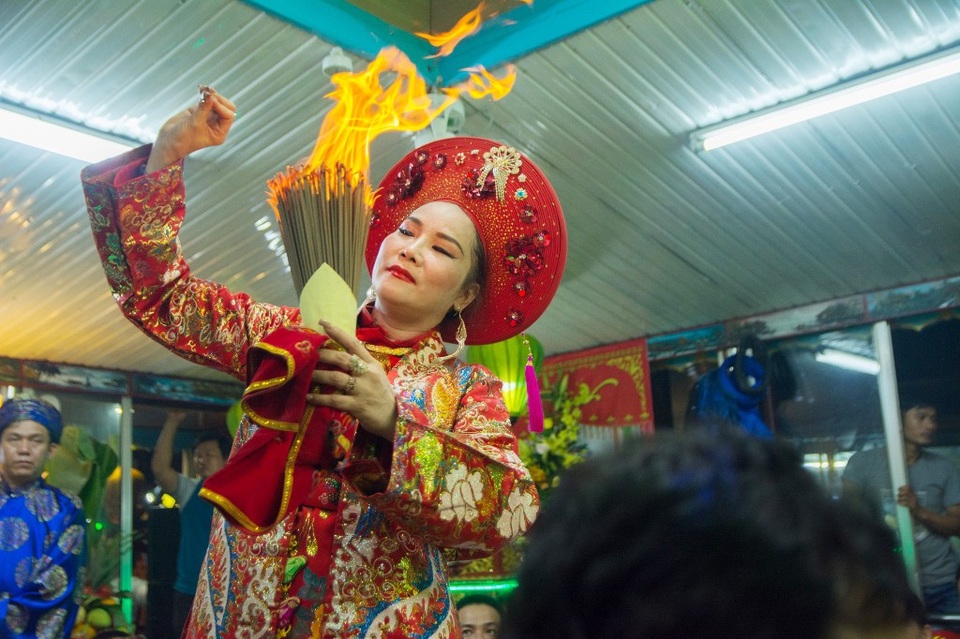 Những ngọn lửa thần bí