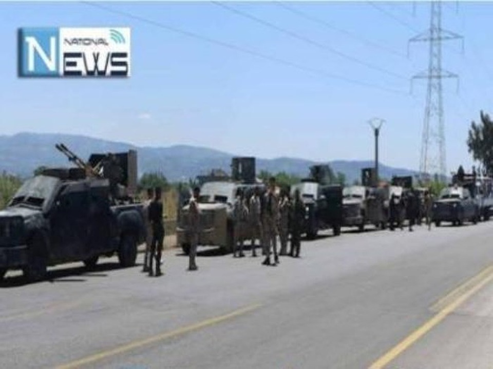 Syria: Hàng trăm xe bọc thép của SAA đổ dồn về Badiyeh quyết chiến với IS - 1
Đoàn xe của SAA