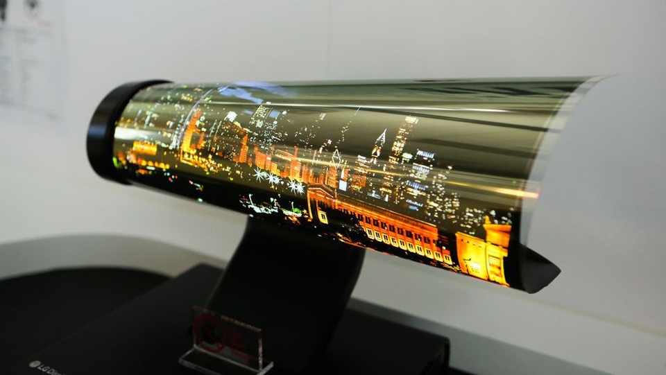 LG “thống trị” thị trường TV OLED toàn cầu - 2 Năm 2018 chứng kiến sự ra đời của TV OLED có thể cuốn được của LG