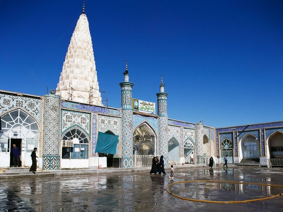 Điểm danh 10 thành phố “siêu già, siêu hấp dẫn” trên thế giới - 6