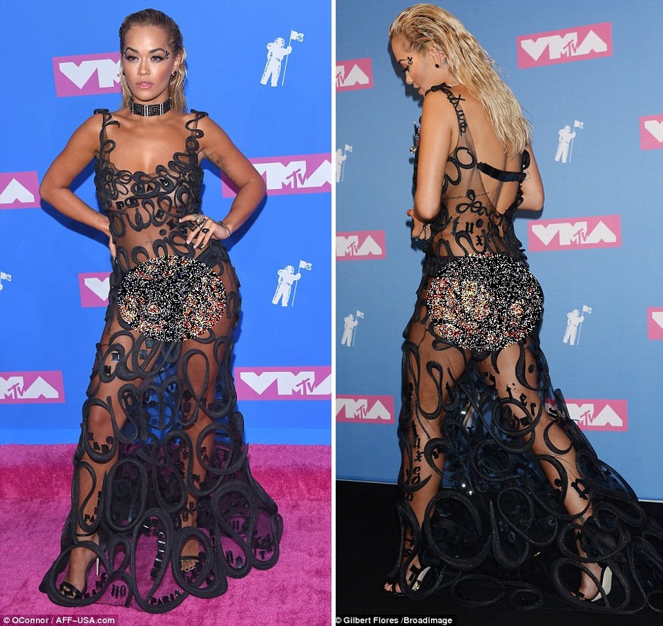 Nữ ca sĩ Rita Ora trước nay vốn đã luôn nằm trong nhóm những nữ nghệ sĩ không ngại ngần trước thời trang sexy táo bạo.