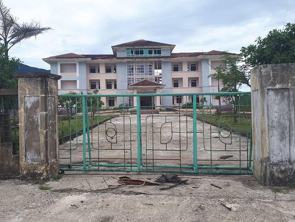 Cụm công trình 33 tỷ đồng “mục nát” sau 8 năm bỏ hoang - 1 Trụ sở UBND xã Kỳ Lợi nằm im lìm sau 8 năm hoàn thành.