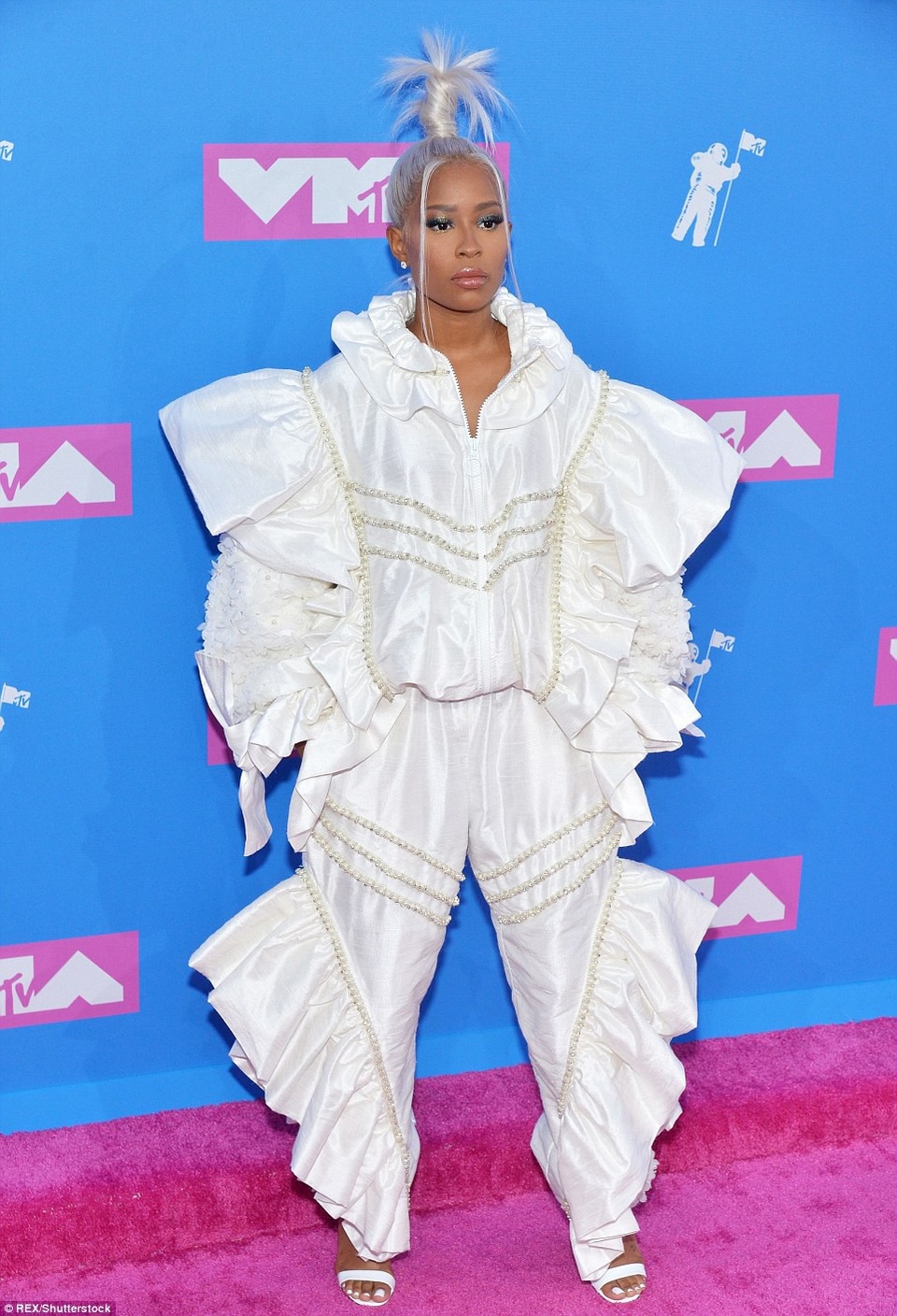 Những sao bị chê mặc xấu trên thảm đỏ VMA - 25
Dej Loaf và trang phục hoàn toàn khó hiểu!