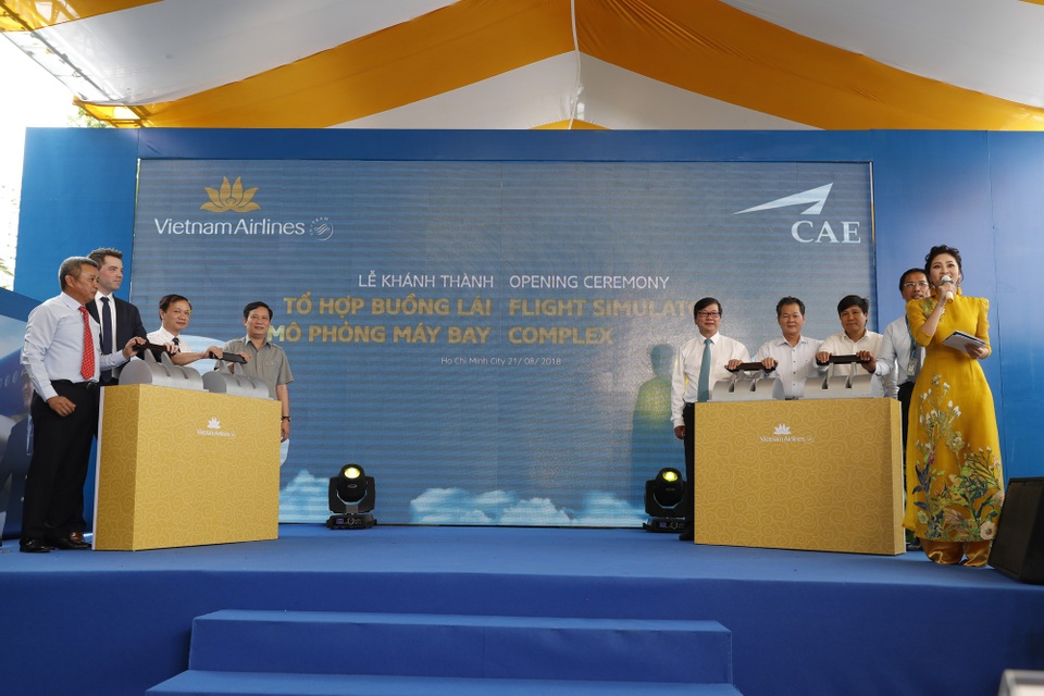 Khai trương Tổ hợp buồng lái mô phỏng máy bay đầu tiên tại Việt Nam - 1 Lễ khai trương Tổ hợp buồng lái mô phỏng máy bay