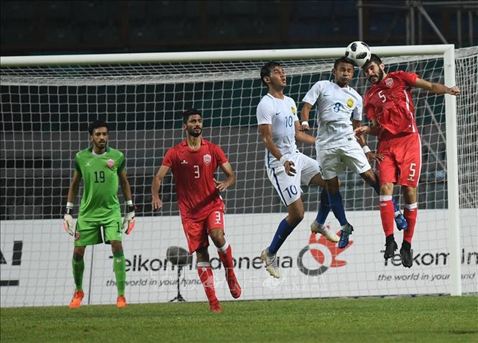 HLV Bahrain tiết lộ bất ngờ trước trận đấu với Olympic Việt Nam - 2
Bahrain đã có chiến thắng quan trọng 3-2 trước Malaysia để gặp Olympic Việt Nam ở vòng 1/8