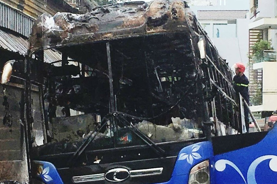 Chiếc xe khách cháy trơ khung sau sự cố