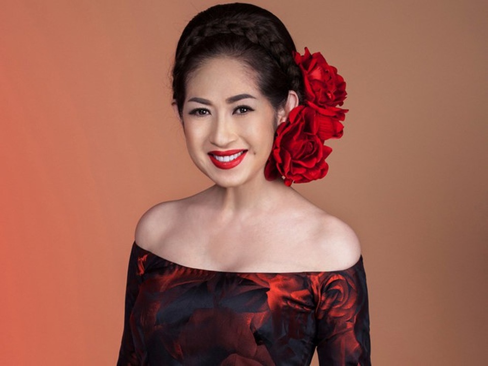 Hari Won, MC Hạnh Phúc VTV và loạt sao vượt qua “án tử” ung thư thế nào? - 4 Nữ danh ca mong mỏi có một buổi chia sẻ kinh nghiệm chữa bệnh của bản thân tại Việt Nam.