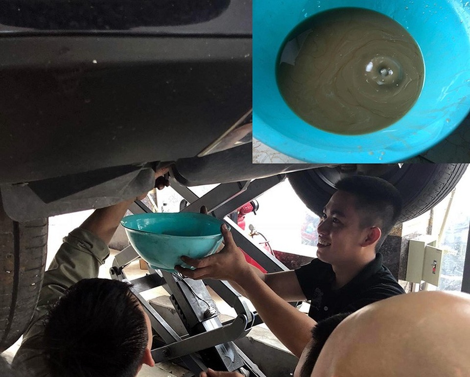 Mercedes-Benz Việt Nam: "Nước không thể vào cầu khi rửa xe" - 3 MBV miễn phí công kiểm tra dầu cầu trước là giải pháp đầu tiên khi ghi nhận sự việc này, trong khi đó các phụ tùng để thực hiện việc nâng cao van thông hơi hiện vẫn chưa có mặt tại Việt Nam.