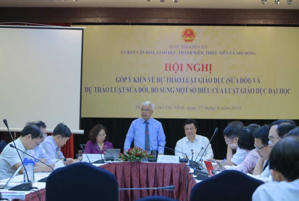 
Hội nghị góp ý kiến Dự thảo Luật Giáo dục sửa đổi và Dự thảo Luật sửa đổi, bổ sung một số điều của Luật Giáo dục Đại học do Ủy ban Văn hóa, Giáo dục, Thanh niên, Thiếu niên và Nhi đồng của Quốc hội tổ chức tại TPHCM ngày 21/8.
