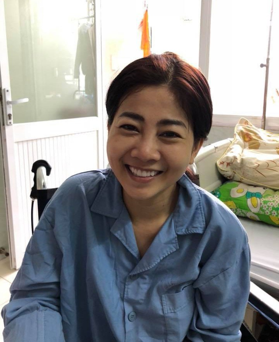 Đông đảo nghệ sĩ ủng hộ, lên tiếng kêu gọi giúp đỡ Mai Phương tiền chữa trị - 3 Mai Phương đã bắt đầu bước vào phác đồ điều trị của bác sĩ, cô vẫn rất lạc quan và mạnh mẽ.