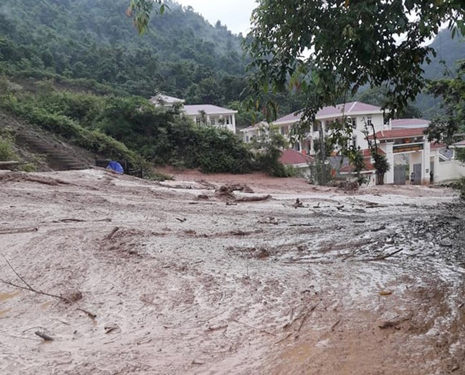 Xã vùng biên tan hoang vì lũ kép - 4