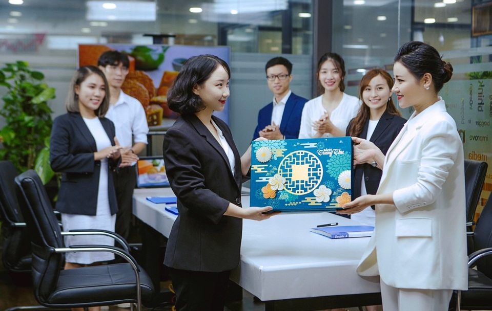 Giải pháp quà tặng trung thu cho doanh nghiệp: Cùng Han Mooncake “trao trân quý, gửi tâm giao” - 1 Giải pháp quà tặng trung thu cho doanh nghiệp: Cùng Han Mooncake “trao trân quý, gửi tâm giao” - 1