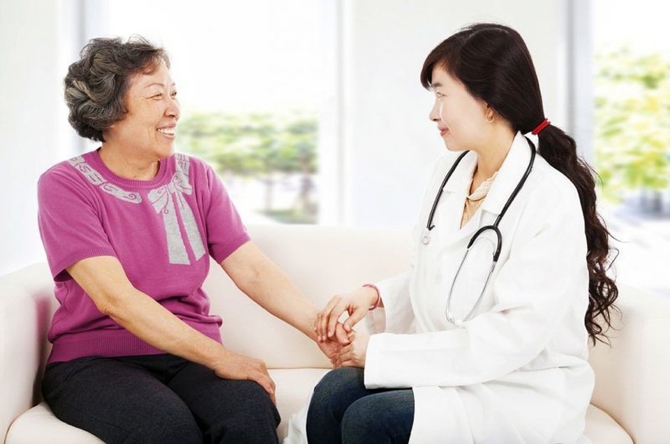 Giải pháp chăm sóc sức khỏe tuyệt vời cho người bận rộn - 1 Người được khám sẽ có tinh thần thoải mái hơn khi được chăm sóc sức khỏe ngay tại ngôi nhà của mình.
