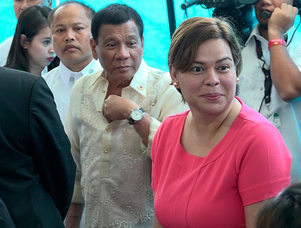 Gương mặt nữ sáng giá của gia đình Duterte - 1
Tổng thống Duterte và con gái Sara - hiện là Thị trưởng thành phố Davao ở miền nam Philippines (Ảnh: Southeast Asia Globe)