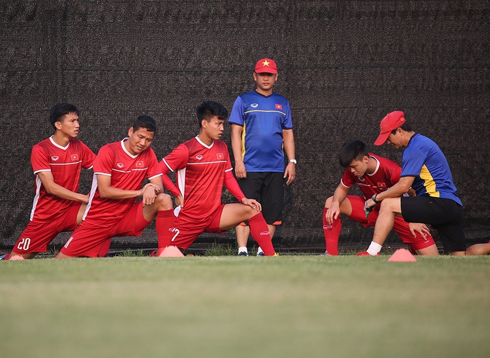 Olympic Việt Nam hào hứng luyện chiêu tủ chờ đấu Bahrain - 7
Văn Đức, Anh Đức, Văn Thanh, Duy Mạnh nhiều khả năng sẽ đá chính vào ngày mai