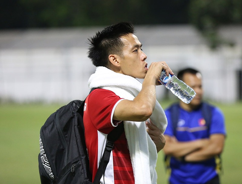 CĐV Indonesia vượt 400km xin chữ ký Văn Quyết, Duy Mạnh - 4 CĐV Indonesia vượt 400km xin chữ ký Văn Quyết, Duy Mạnh - 4