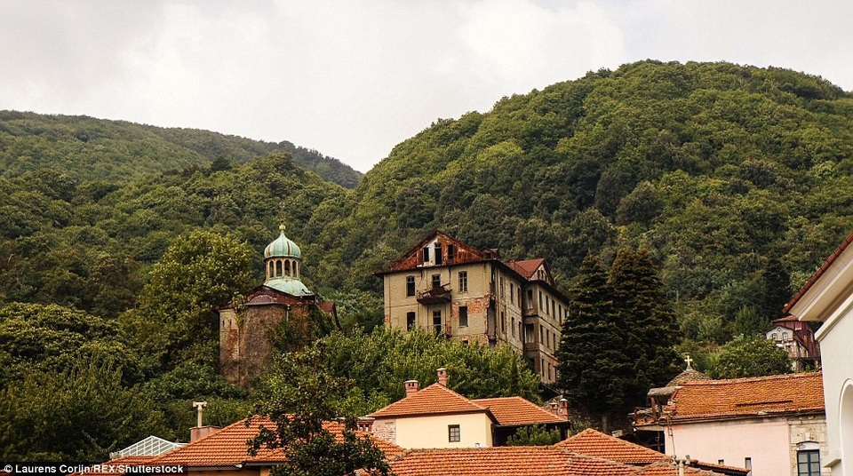 “Vùng đất thiêng” bí ẩn nghiêm cấm phụ nữ và trẻ em được bước vào - 9 “Vùng đất thiêng” bí ẩn nghiêm cấm phụ nữ và trẻ em được bước vào - 9