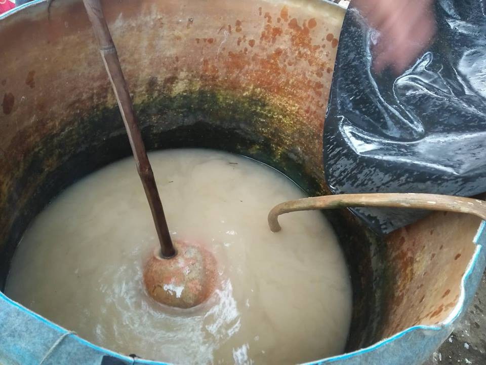Hàng nghìn hộ dân sống khốn khổ trong cảnh "khát nước” - 1 40 năm qua, hàng nghìn người dân xã Hải Châu phải sống chung với nguồn nước nhiễm phèn, nhiễm mặn.