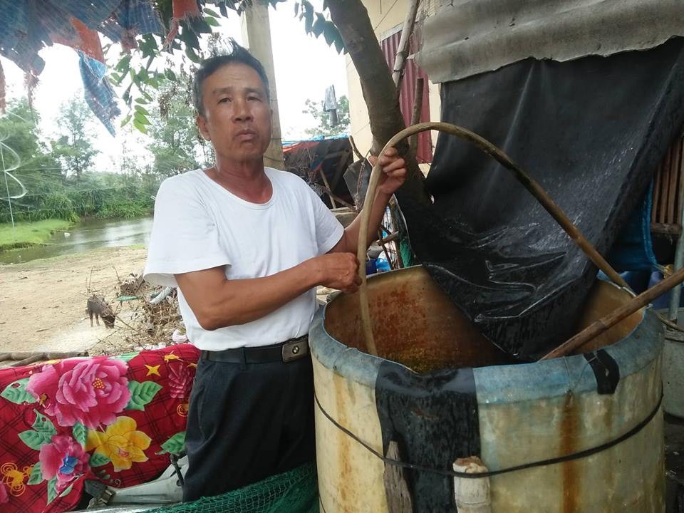 Hàng nghìn hộ dân sống khốn khổ trong cảnh "khát nước” - 3 Người dân mong sớm có nguồn nước sạch để sử dụng.