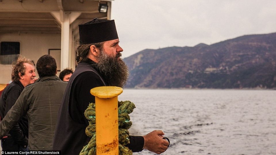 “Vùng đất thiêng” bí ẩn nghiêm cấm phụ nữ và trẻ em được bước vào - 6 Nếp sống này gần như bất biến suốt hơn 1000 năm qua