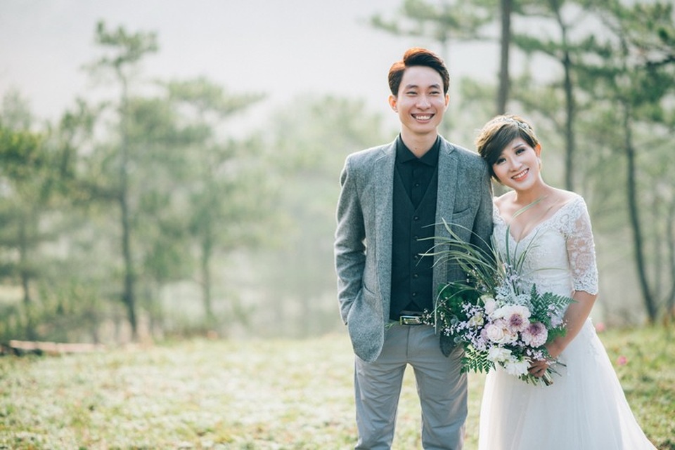 Mẹ đơn thân tìm được hạnh phúc nhờ một cuộc gọi nhầm - 5 Bởi lo sợ định kiến về tuổi tác, về những câu chuyện đã thuộc về dĩ vãng nhưng vẫn còn ám ảnh nên Quỳnh Trang nhất quyết không để trái tim rung động. Nhưng chính sự chân thành của Đình Hiếu đã cảm động được trái tim tưởng chừng khép chặt của Quỳnh Trang. Cô dần mở lòng mình ra, cho bản thân và cho cả người ấy cơ hội được hiểu nhau để viết tiếp chuyện tình ngọt ngào nhưng cũng lắm sóng gió, vất vả.