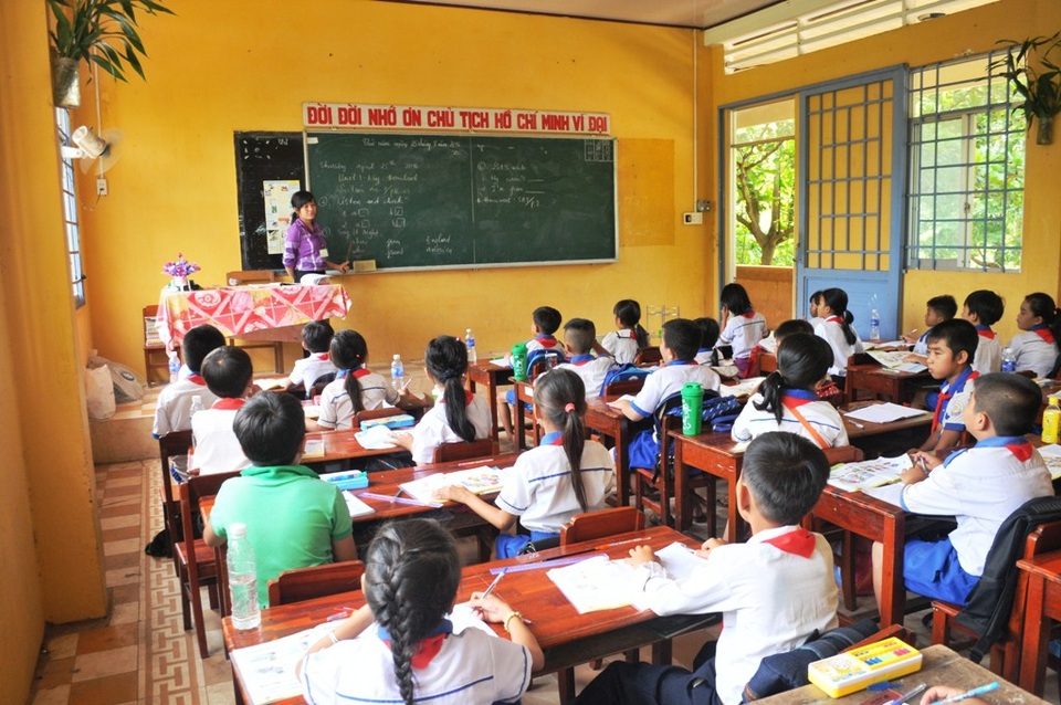 Lũ lên nhanh, tổ chức đưa đón HS đến trường an toàn - 1
Nước lũ lên nhanh và diễn biến khó lường, ngành Giáo dục các tỉnh An Giang, Đồng Tháp chỉ đạo Phòng Giáo dục cần chú tâm, theo dõi mực nước lũ.