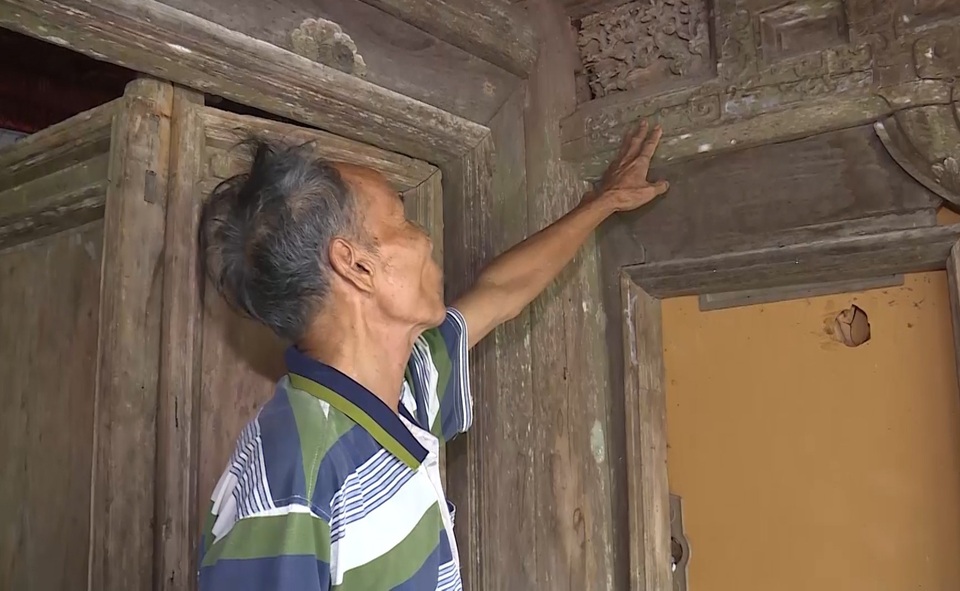 Hồn quê trong những căn nhà cổ hàng trăm năm tuổi - 2 Những căn nhà cổ với những nét hoa văn được trạm trổ tinh vi, nghệ thuật.