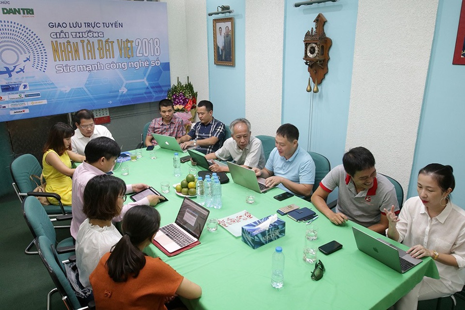 Giao lưu trực tuyến Nhân tài Đất Việt 2018: Thấy được khát vọng của tuổi trẻ - 2
Buổi giao lưu diễn ra sáng 22/8 tại trụ sở báo Dân trí
