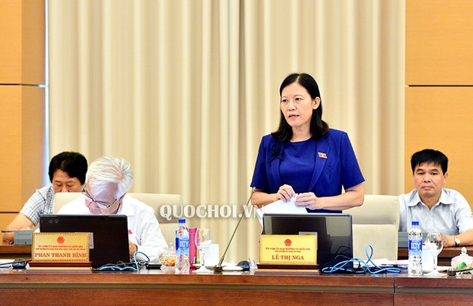 Lãnh đạo đi khởi công thì được, đối thoại với dân thì không? - 2 Chủ nhiệm UB Tư pháp Lê Thị Nga: Tại sao những hoạt động mang tính phong trào thì lãnh đạo đi được mà việc đối thoại với dân lại không?.
