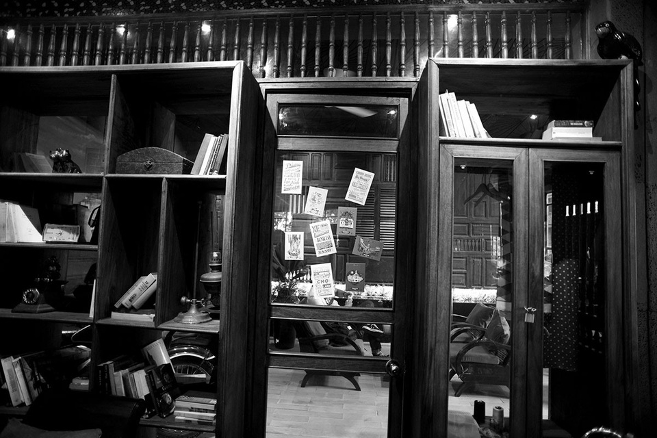 Cà phê hoài cổ khiến giới trẻ Sài Gòn mê mẩn - 5 Không gian hoài cổ bên trong quán.