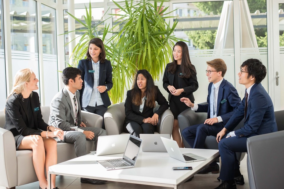 Thoả sức sáng tạo với cuộc thi ý tưởng kinh doanh “Khách sạn của tương lai” - 2
Làm việc nhóm là một trong những kỹ năng quan trọng đối với các bạn học sinh