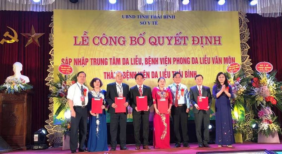Hai đơn vị da liễu sáp nhập thành Bệnh viện - 1 Sở Y tế Thái Bình tổ chức lễ công bố quyết định sáp nhập Trung tâm Da liễu và Bệnh viện Phong Da liễu Văn Môn thành Bệnh viện Da liễu Thái Bình.