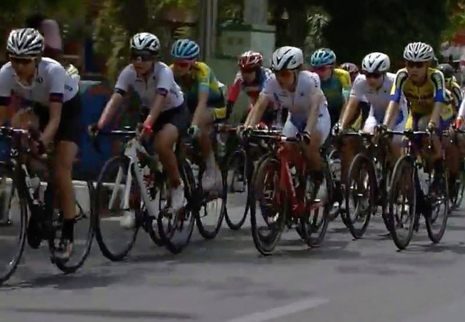 Kết quả thi đấu Asiad 2018 ngày 22/8: Đoàn thể thao Việt Nam vẫn chưa có HCV - 6
Các vận động viên tham dự nội dung đua xe đường trường 104 km