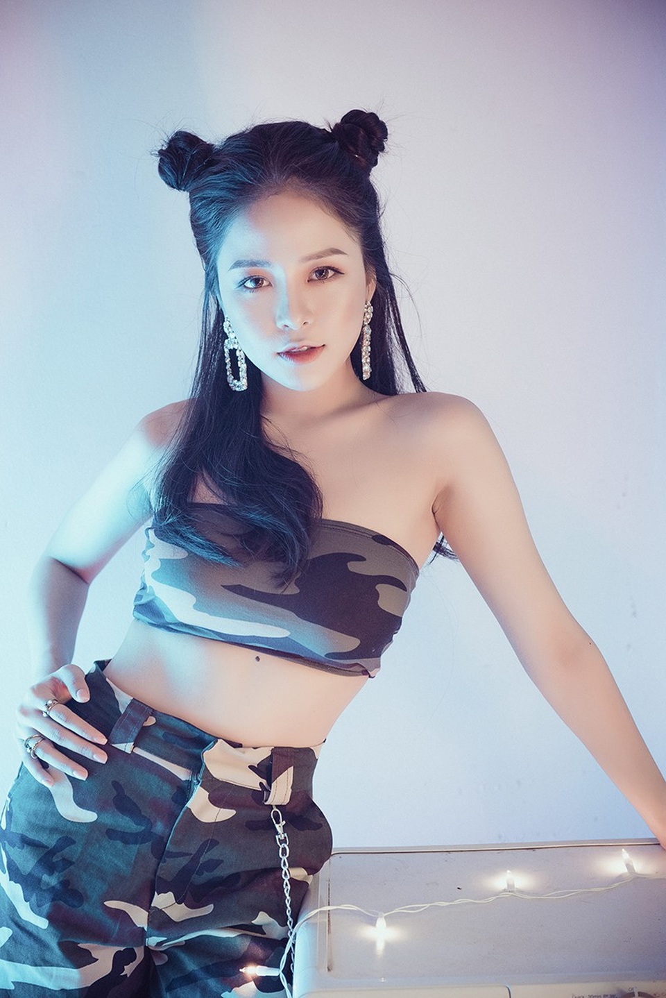 "Hot girl World Cup" Trâm Anh trở lại sau thời gian né tránh, giãi bày về áp lực dư luận - 6 Cặp đôi gây bão khi được nhận xét là “trai tài gái sắc”, nhận được sự ủng hộ nhiệt tình của khán giả và MC. PewPew như soái ca trong truyện ngôn tình khi chia sẻ: “Anh không ngại việc ra Hà Nội, anh chỉ cần một lý do”. Tuy vậy, tình cảm của Trâm Anh và Pewpew bị soi mói, mổ xẻ. Cuối cùng dẫn tới đường ai nấy đi.