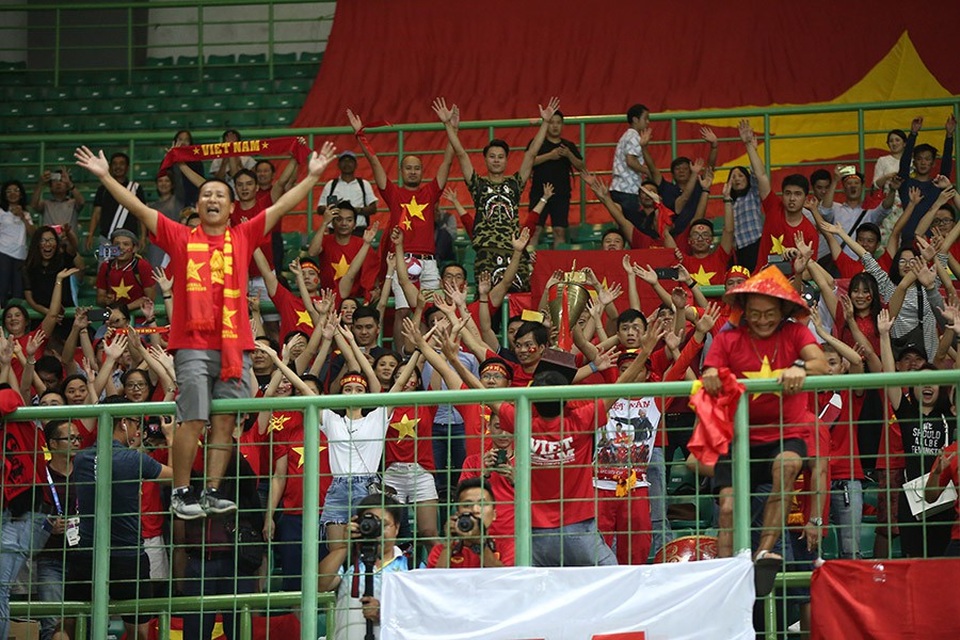 Olympic Việt Nam ăn mừng chiến thắng đầy cảm xúc, cảm ơn đồng đội Hùng Dũng - 9 Olympic Việt Nam ăn mừng chiến thắng đầy cảm xúc, cảm ơn đồng đội Hùng Dũng - 9